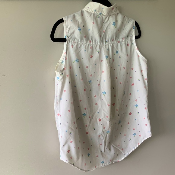 Sleeveless Button Up Tank - Picture 7 of 9